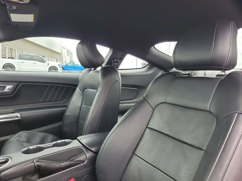 Used 2016 Ford Mustang Premium image 19