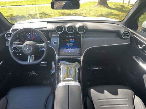 Used 2025 Mercedes-Benz GLC 350e 4MATIC image 33