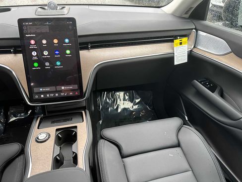 New 2025 Volvo EX90 Ultra w/ Protection Package Premier image 19