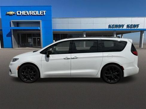 Used 2025 Chrysler Pacifica Limited FWD image 39
