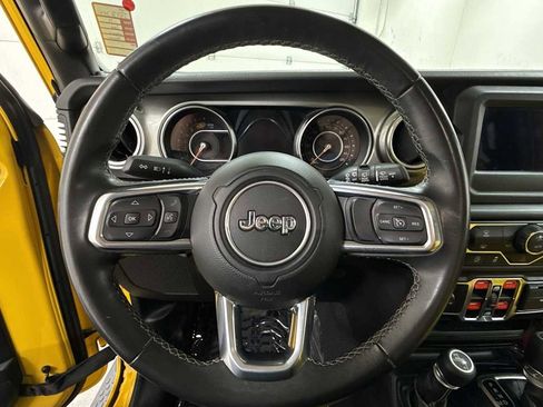 Used 2019 Jeep Wrangler Unlimited Sahara image 17