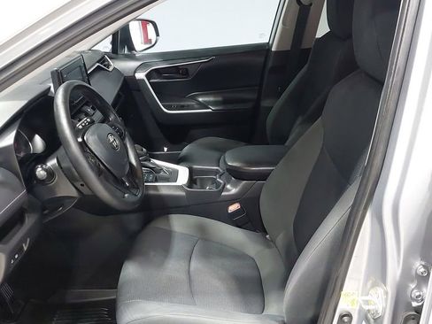 Used 2021 Toyota RAV4 LE image 19