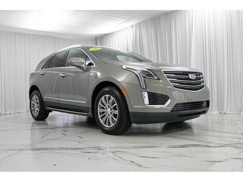 Used 2018 Cadillac XT5 Luxury w/ Driver Awareness Package image 2