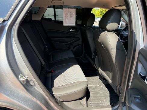 Used 2025 Chevrolet Trax LT FWD image 18