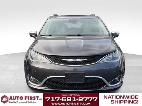 Used 2019 Chrysler Pacifica Limited w/ Advanced Safetytec Group FWD image 2