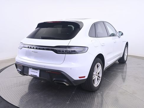 Certified 2023 Porsche Macan AWD/4WD image 7