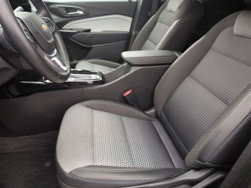 Used 2025 Chevrolet Trax LT w/ LT Convenience Package FWD image 14