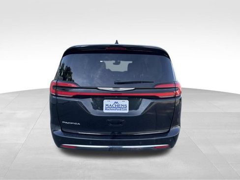 Used 2023 Chrysler Pacifica Touring-L FWD image 6