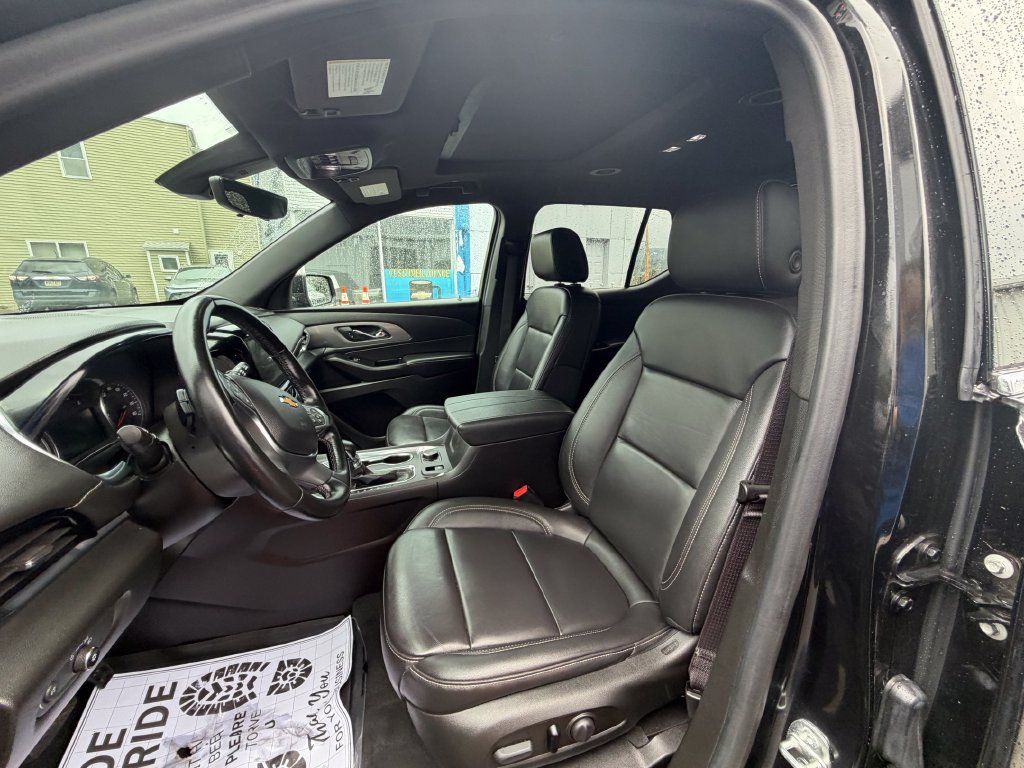 Used 2023 Chevrolet Traverse LT w/ LT Premium Package AWD/4WD image 9