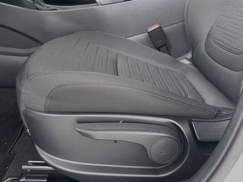 Used 2025 Hyundai Santa Cruz SE FWD image 21
