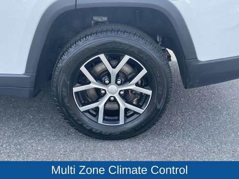 Certified 2024 Jeep Grand Cherokee L Limited w/ Luxury Tech Group II image 13