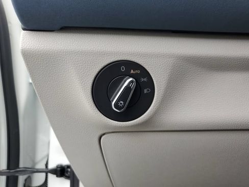 New 2026 Volkswagen Jetta SE FWD image 28
