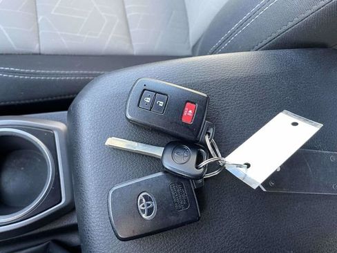 Used 2022 Toyota Tacoma TRD Sport w/ Technology Package image 33