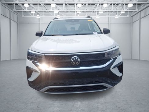 Used 2024 Volkswagen Taos S FWD image 2