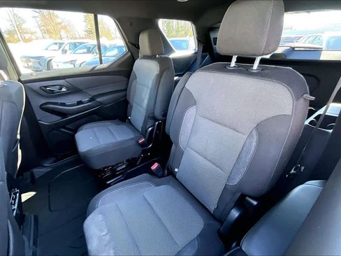 Used 2023 Chevrolet Traverse LT image 20