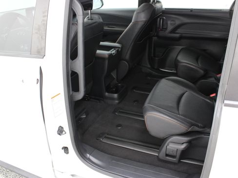 Used 2023 Toyota Sienna XSE FWD image 29