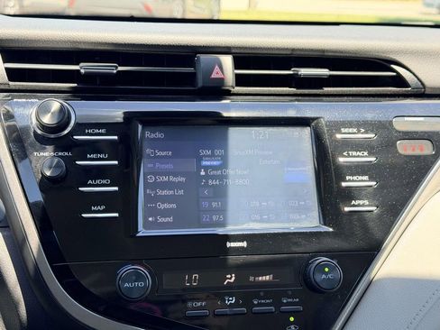 Certified 2020 Toyota Camry SE FWD image 3