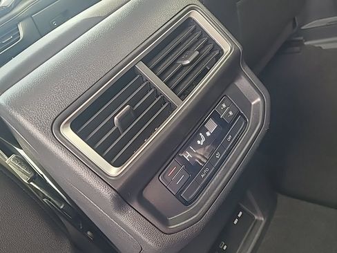 Used 2025 Volkswagen Atlas SE image 17