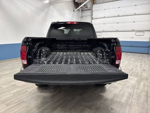 Used 2022 RAM 1500 Classic SLT image 12