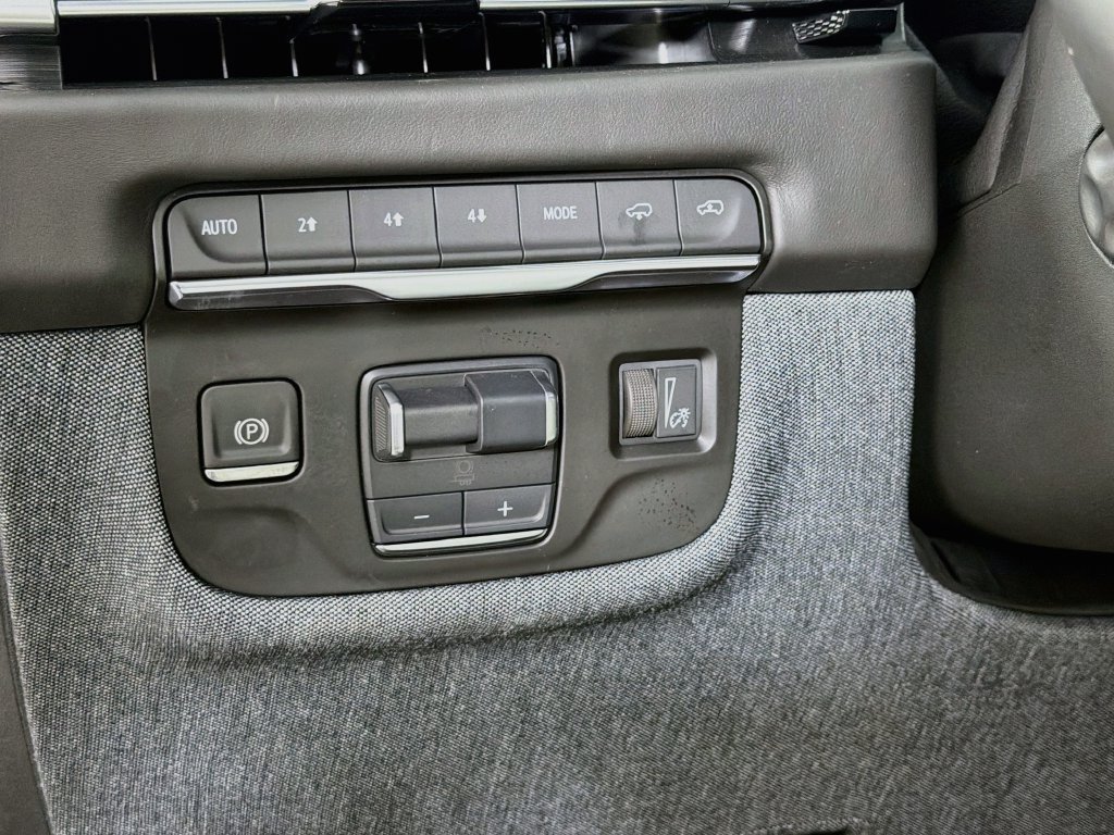 Used 2025 Cadillac Escalade ESV Sport Platinum AWD/4WD image 9