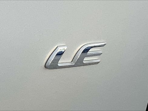 Used 2022 Toyota Corolla Cross LE image 9