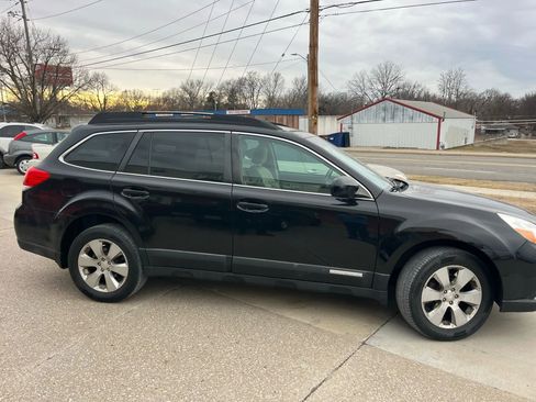 Used 2010 Subaru Outback 2.5i Premium image 5