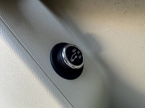 Used 2017 Cadillac XT5 FWD image 21