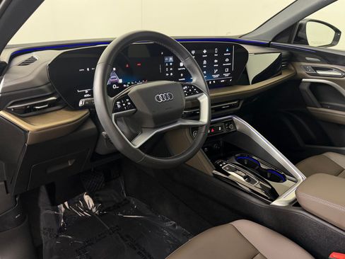 Used 2025 Audi Q5 Premium w/ Premium Plus AWD/4WD image 4