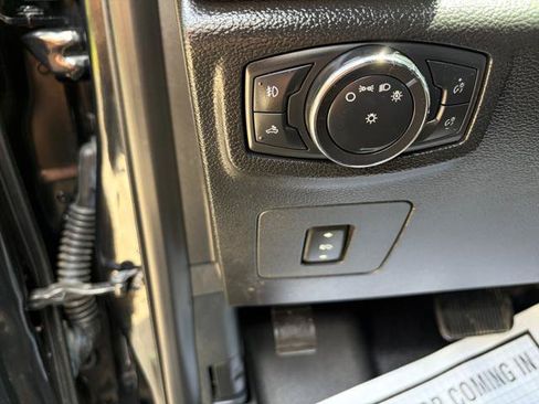 Used 2015 Ford F150 Platinum w/ Equipment Group 701A Luxury AWD/4WD image 17