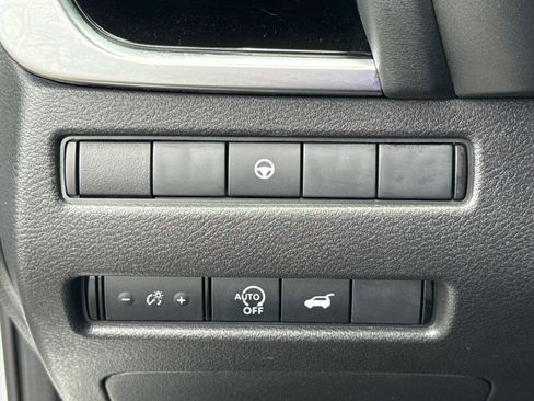 Used 2024 Nissan Rogue SL w/ SL Premium Package FWD image 33