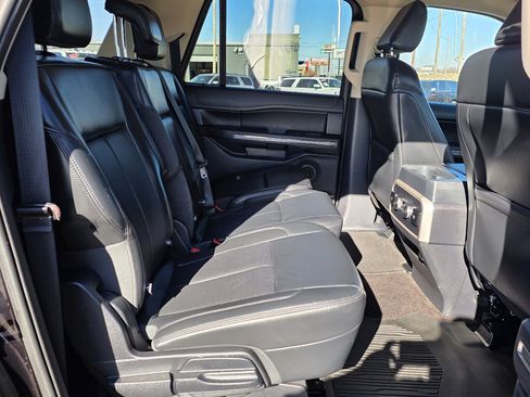 Used 2022 Ford Expedition Max XLT image 16