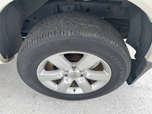 Used 2014 Nissan Titan SL w/ SL Moonroof Package image 9