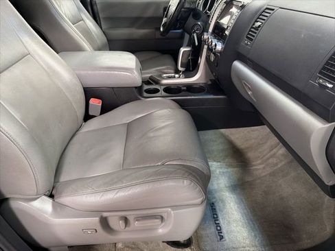 Used 2011 Toyota Sequoia Limited AWD/4WD image 33