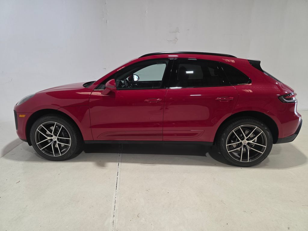Certified 2026 Porsche Macan AWD/4WD image 2