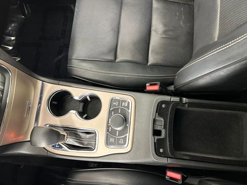 Used 2017 Jeep Grand Cherokee Overland image 15