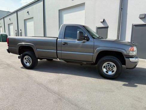 Used 2004 GMC Sierra 2500 SLE w/ Heavy-Duty Power Package AWD/4WD image 9