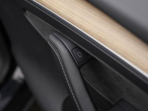 Used 2023 Tesla Model Y Long Range image 36