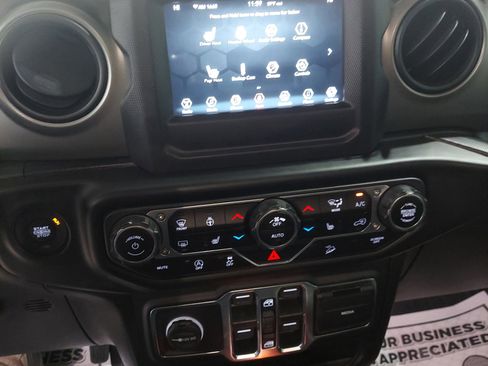 Used 2021 Jeep Wrangler Unlimited Sport AWD/4WD image 12