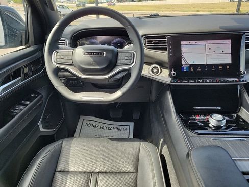 Used 2024 Jeep Wagoneer Series II image 8