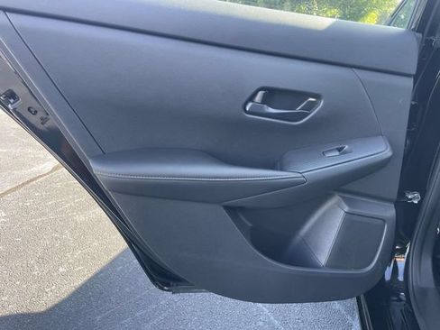 Used 2025 Nissan Sentra SV FWD image 11