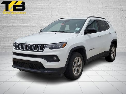 Used 2025 Jeep Compass Latitude AWD/4WD image 1