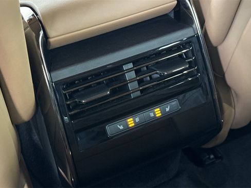 Used 2023 Land Rover Range Rover Sport SE image 16