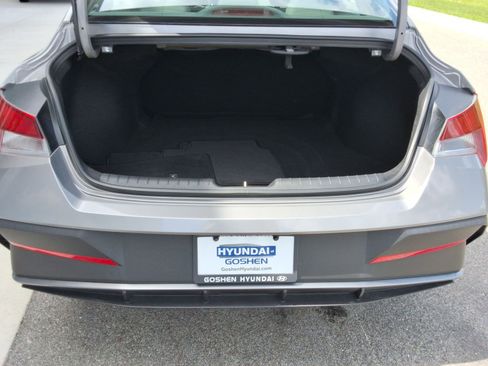 Used 2024 Hyundai Elantra SEL FWD image 31