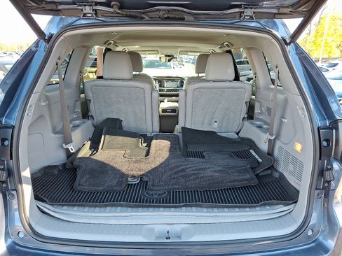 Used 2017 Toyota Highlander XLE image 21