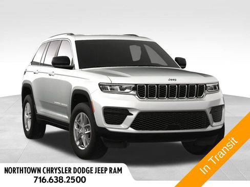 Certified 2025 Jeep Grand Cherokee Laredo X w/ Luxury Tech Group I AWD/4WD image 9