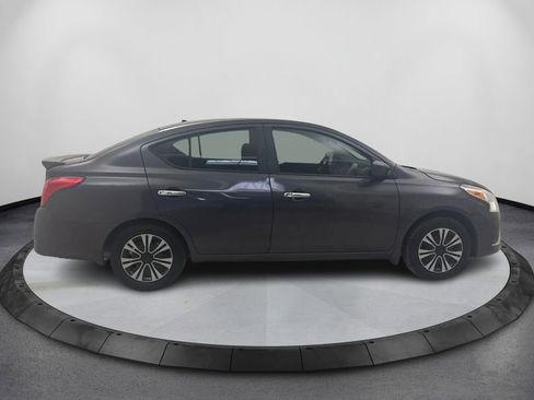Used 2015 Nissan Versa SV image 4