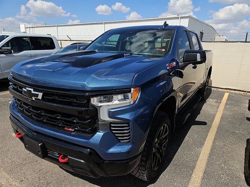 Used 2024 Chevrolet Silverado 1500 LT Trail Boss w/ Convenience Package II AWD/4WD image 1
