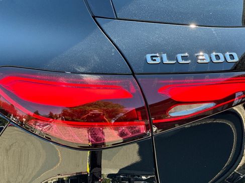 Used 2024 Mercedes-Benz GLC 300 4MATIC image 31