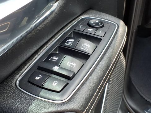 Used 2019 RAM 1500 Laramie AWD/4WD image 13