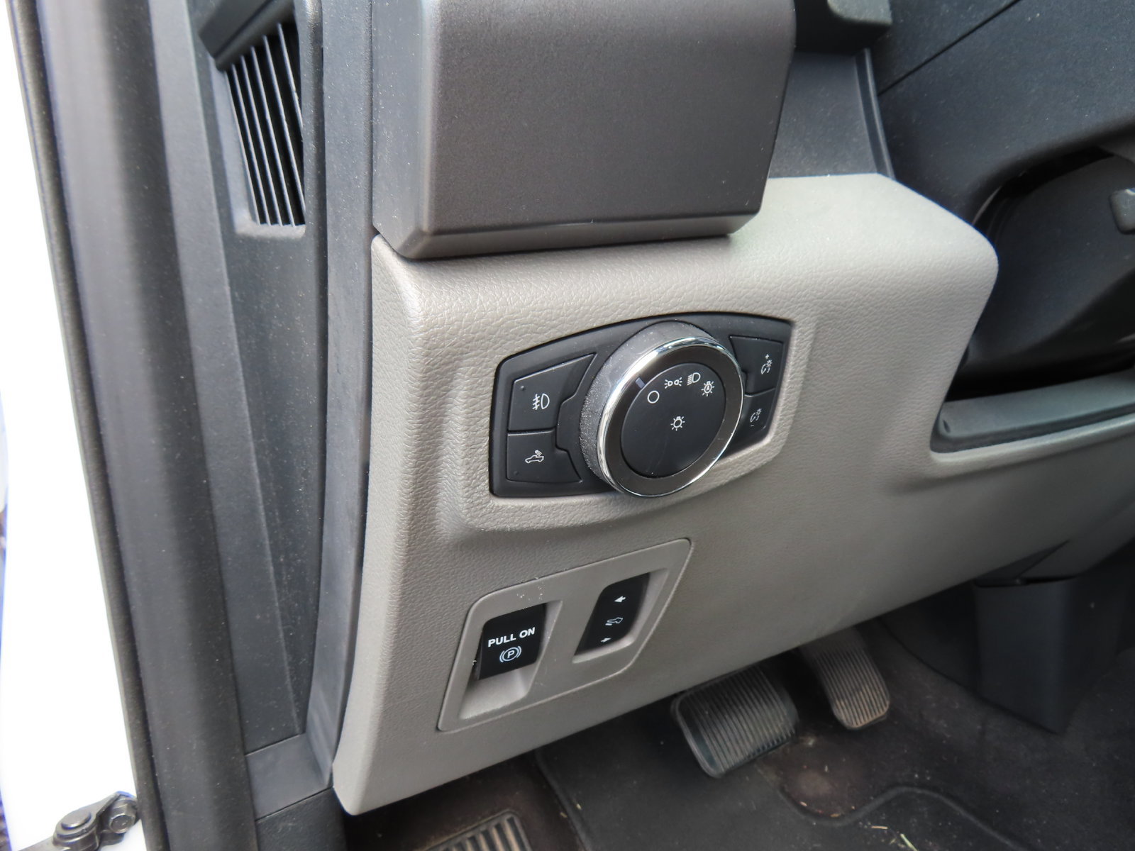 Used 2020 Ford F150 XLT w/ Equipment Group 302A Luxury AWD/4WD image 16